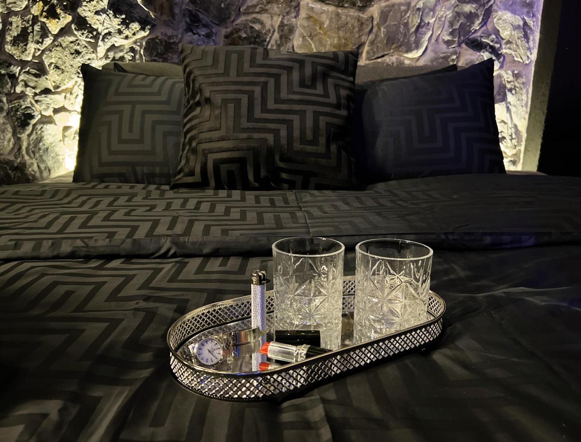 Doormat#13 Black Mirror Szaloniki Kültér fotó